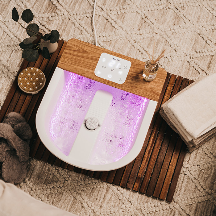 Fotbad med massasje i bruk